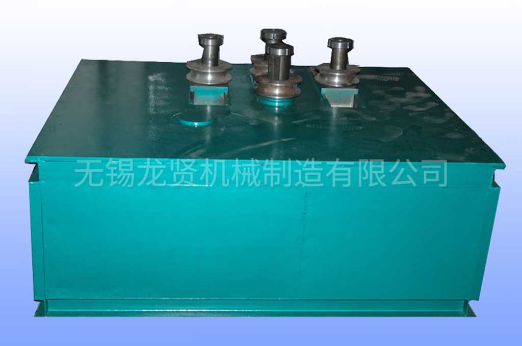 操作員在操作多功能彎管機(jī)應(yīng)注意哪些事項(xiàng)？